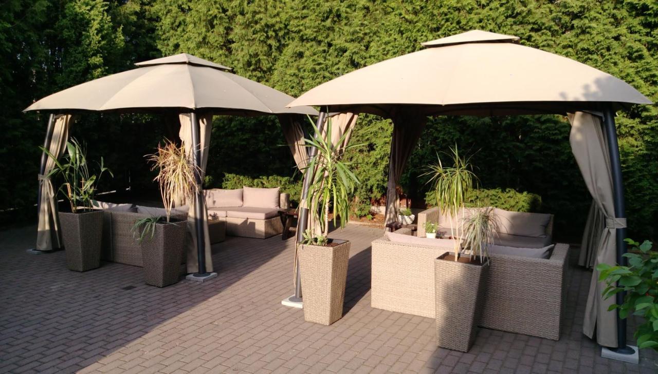Dworek Zloty Rog Hotel I Restauracja Krakow Bagian luar foto